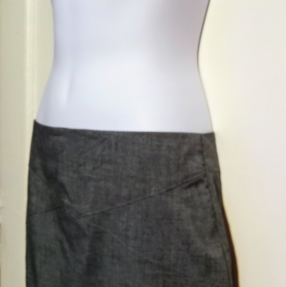 Elegant Gray Pencil Skirt - Picture 3 of 7
